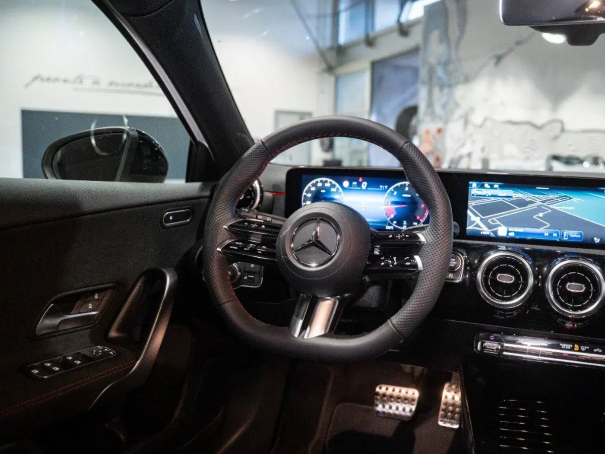 Mercedes-Benz Classe A Sedan nuova a Ancona (16)