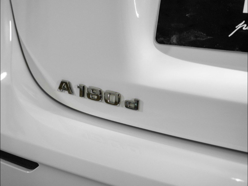 Mercedes-Benz Classe A Sedan nuova a Macerata (7)