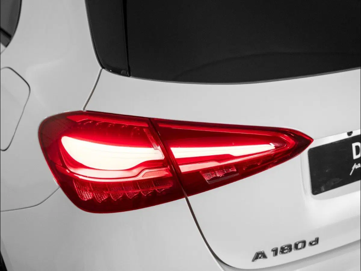 Mercedes-Benz Classe A Sedan nuova a Macerata (8)