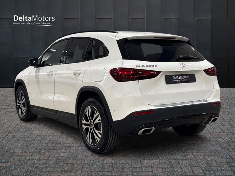 Mercedes-Benz GLA SUV nuova a Ancona (3)