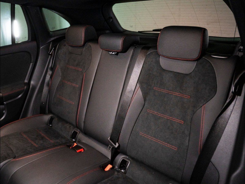Mercedes-Benz GLA SUV nuova a Macerata (11)