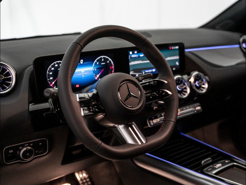 Mercedes-Benz GLA SUV nuova a Macerata (13)