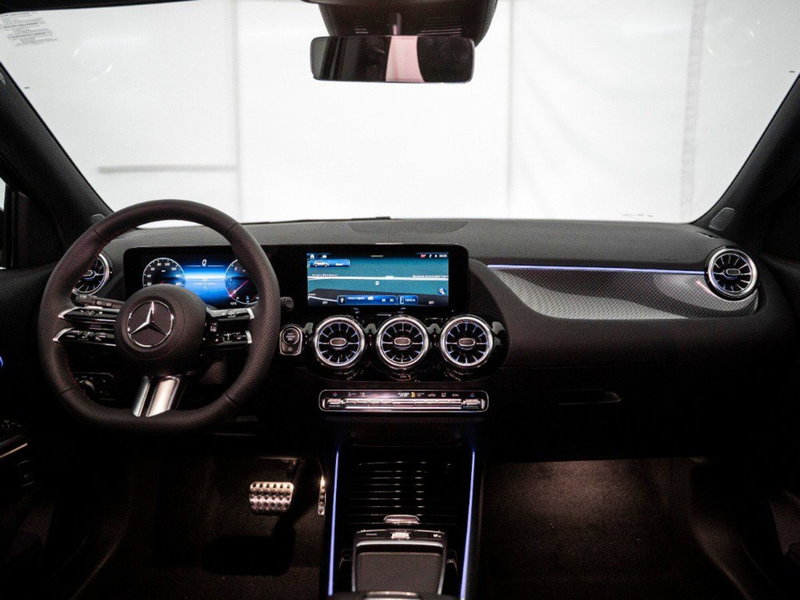 Mercedes-Benz GLA SUV nuova a Macerata (14)
