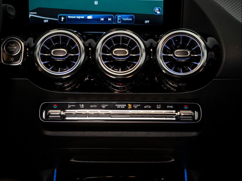 Mercedes-Benz GLA SUV nuova a Macerata (17)