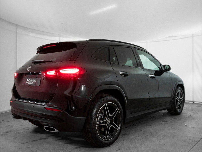 Mercedes-Benz GLA SUV nuova a Macerata (4)