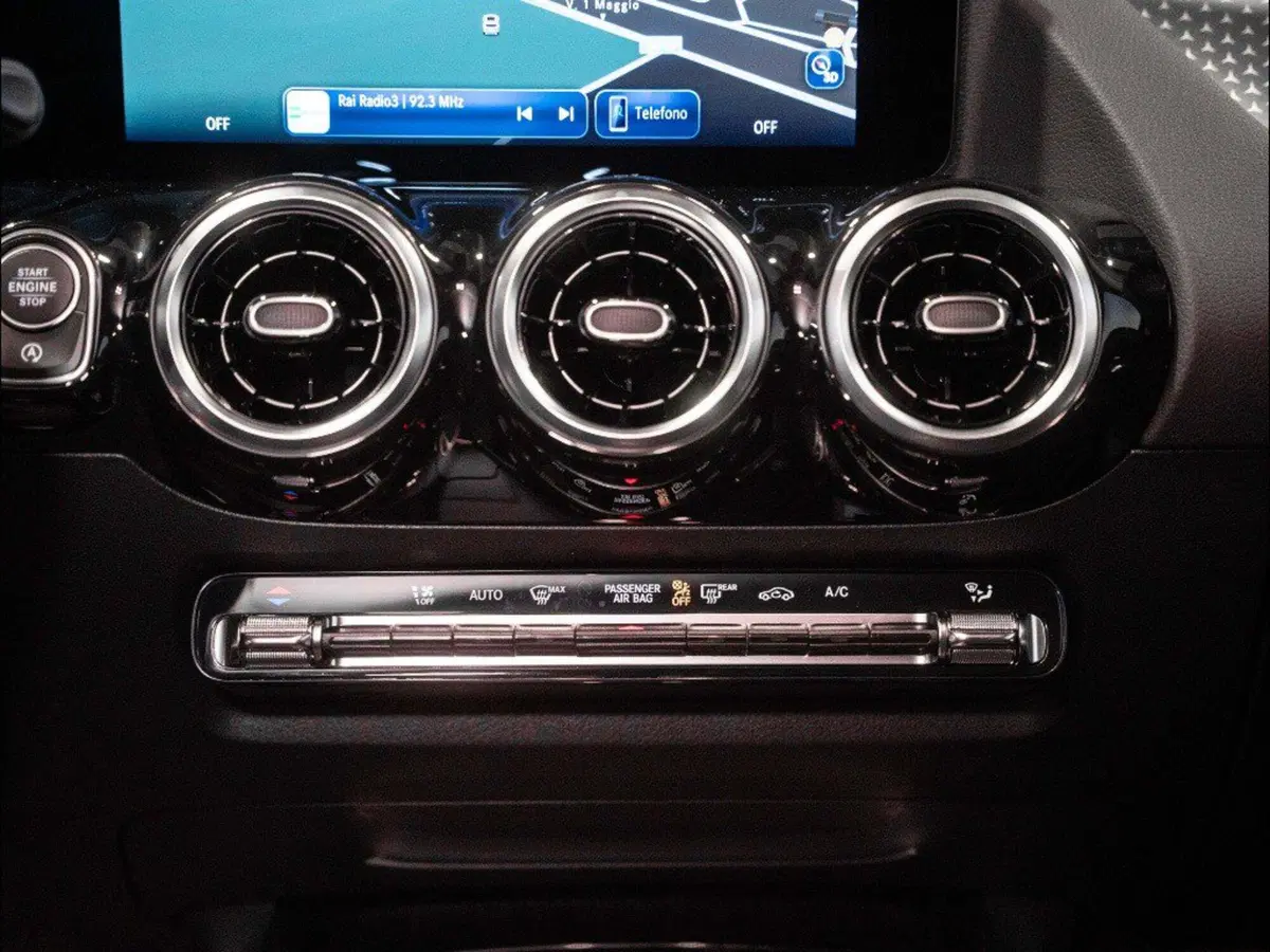 Mercedes-Benz GLA SUV nuova a Ancona (18)