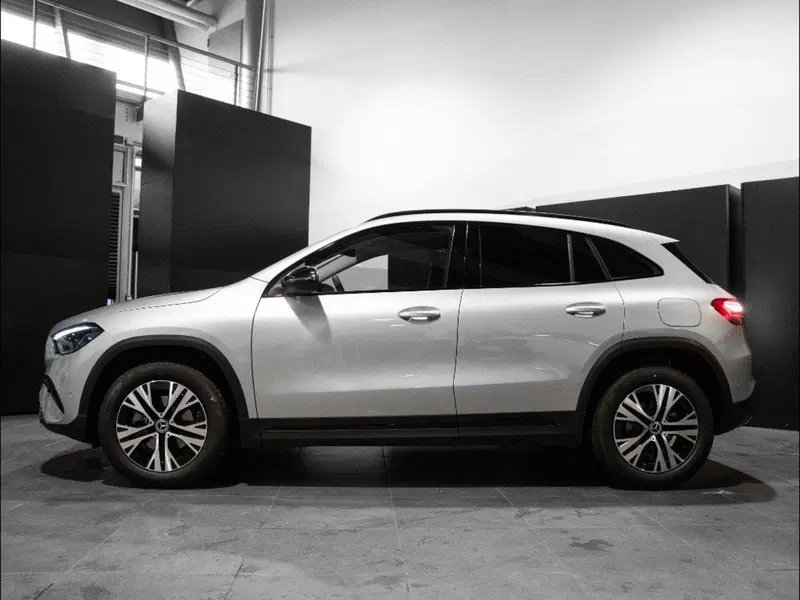 Mercedes-Benz GLA SUV nuova a Ancona (2)
