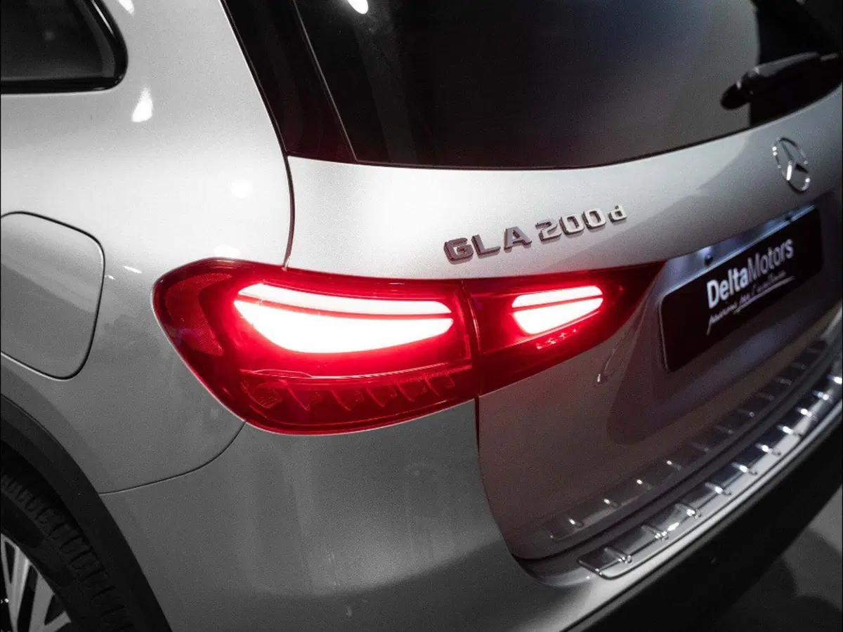 Mercedes-Benz GLA SUV nuova a Ancona (8)