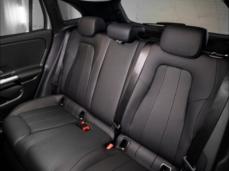 Mercedes-Benz GLA SUV nuova a Macerata (12)