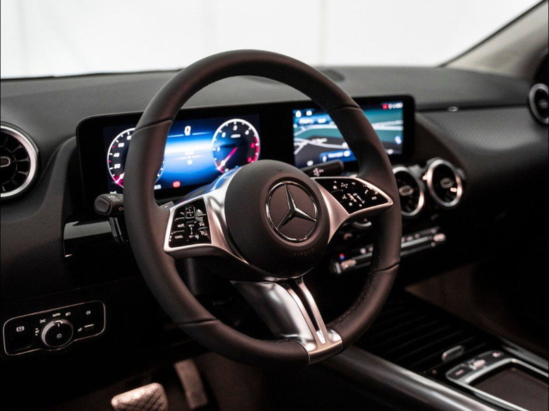 Mercedes-Benz GLA SUV nuova a Macerata (13)