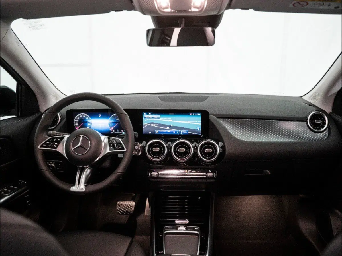 Mercedes-Benz GLA SUV nuova a Macerata (14)