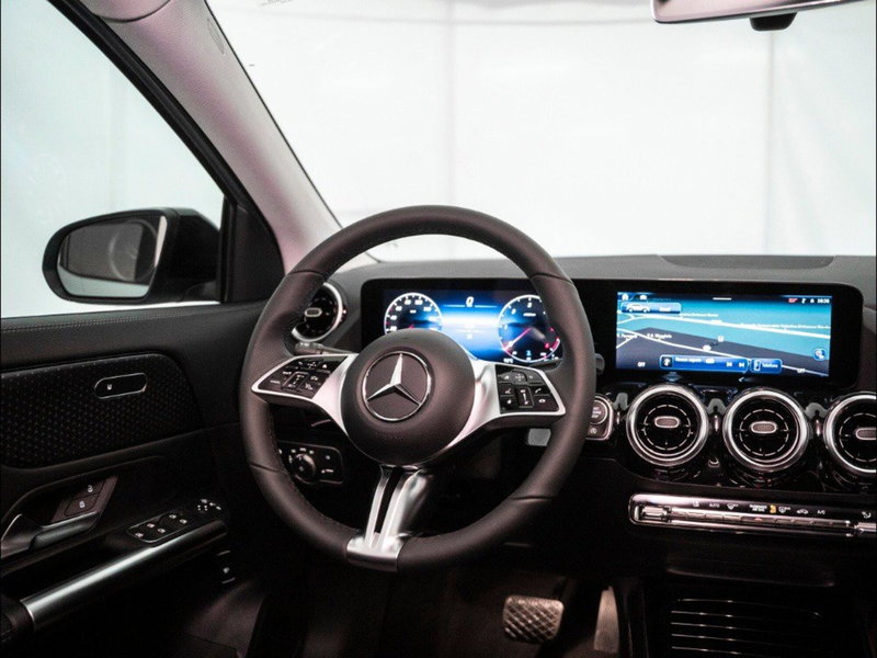 Mercedes-Benz GLA SUV nuova a Macerata (15)