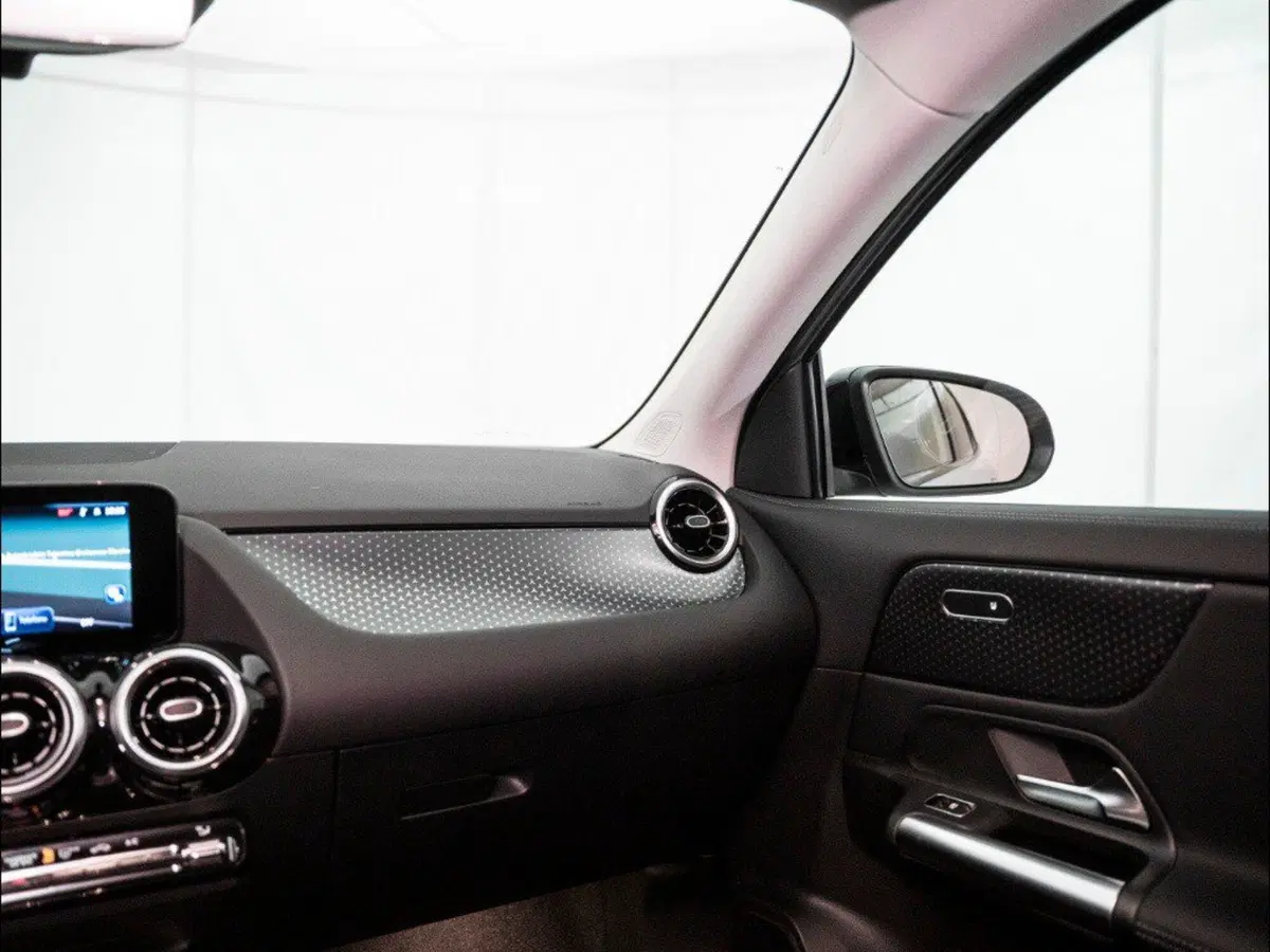 Mercedes-Benz GLA SUV nuova a Macerata (16)