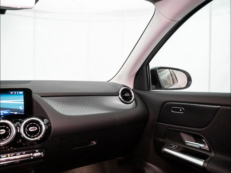 Mercedes-Benz GLA SUV nuova a Macerata (16)