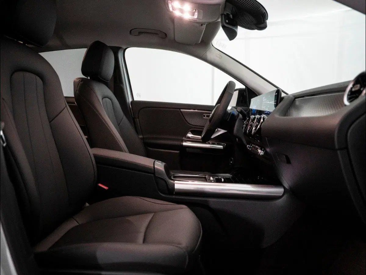 Mercedes-Benz GLA SUV nuova a Macerata (17)