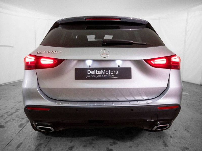 Mercedes-Benz GLA SUV nuova a Macerata (3)