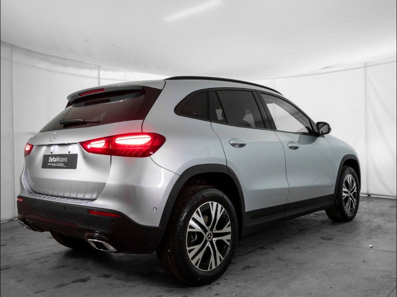 Mercedes-Benz GLA SUV nuova a Macerata (4)