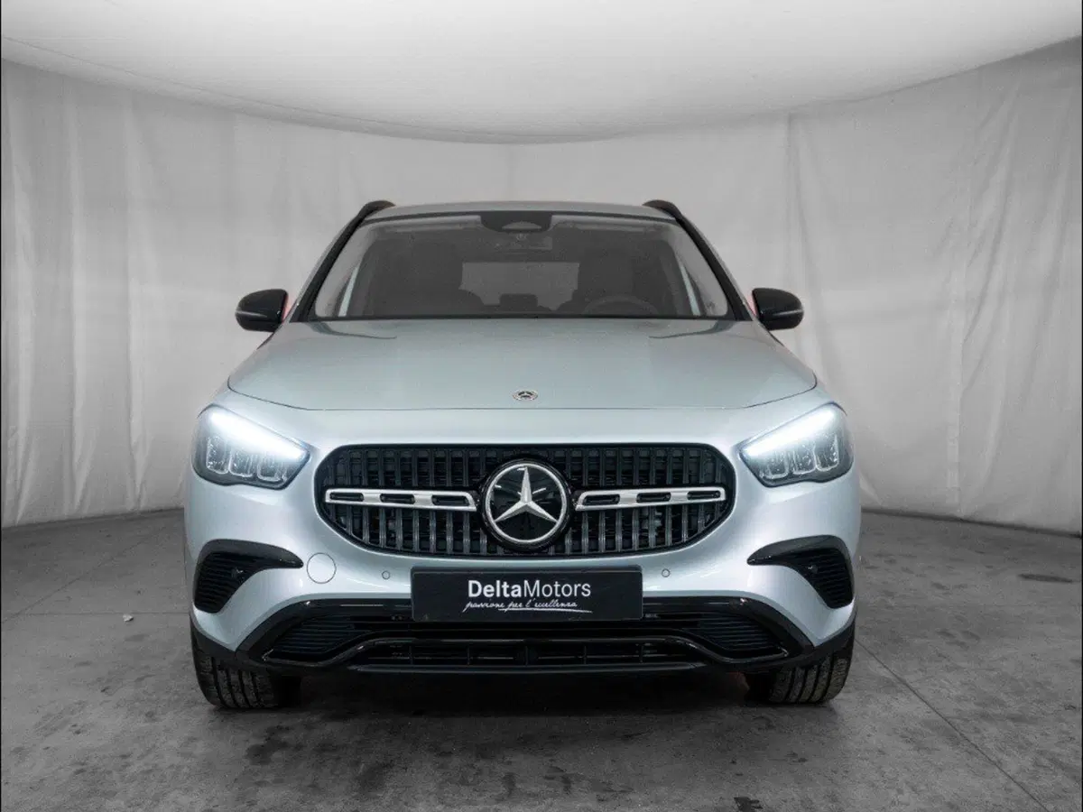 Mercedes-Benz GLA SUV nuova a Macerata (5)