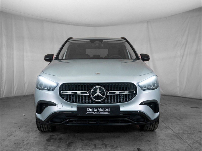 Mercedes-Benz GLA SUV nuova a Macerata (5)