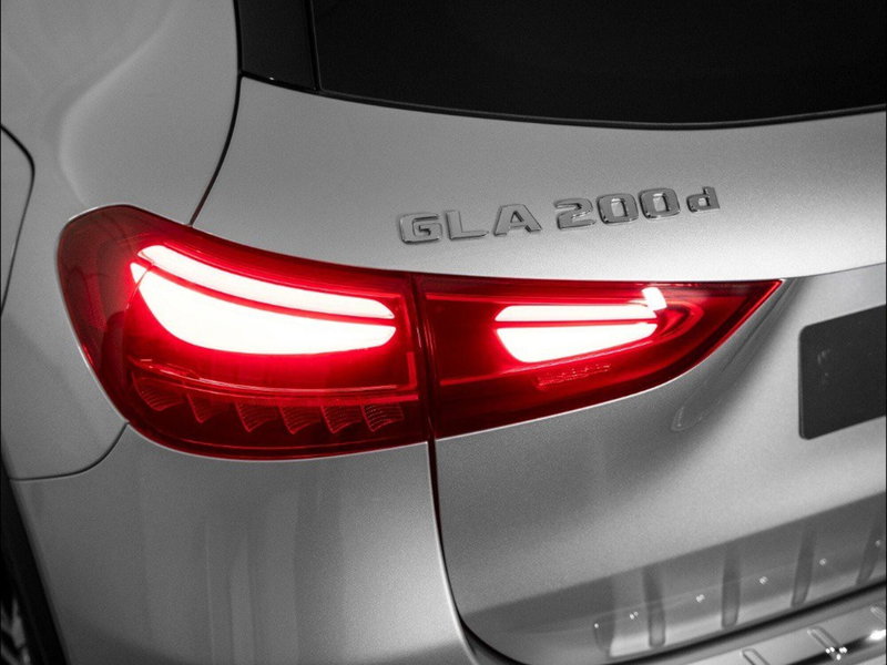 Mercedes-Benz GLA SUV nuova a Macerata (8)