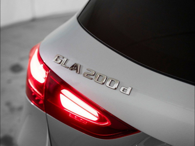 Mercedes-Benz GLA SUV nuova a Macerata (9)