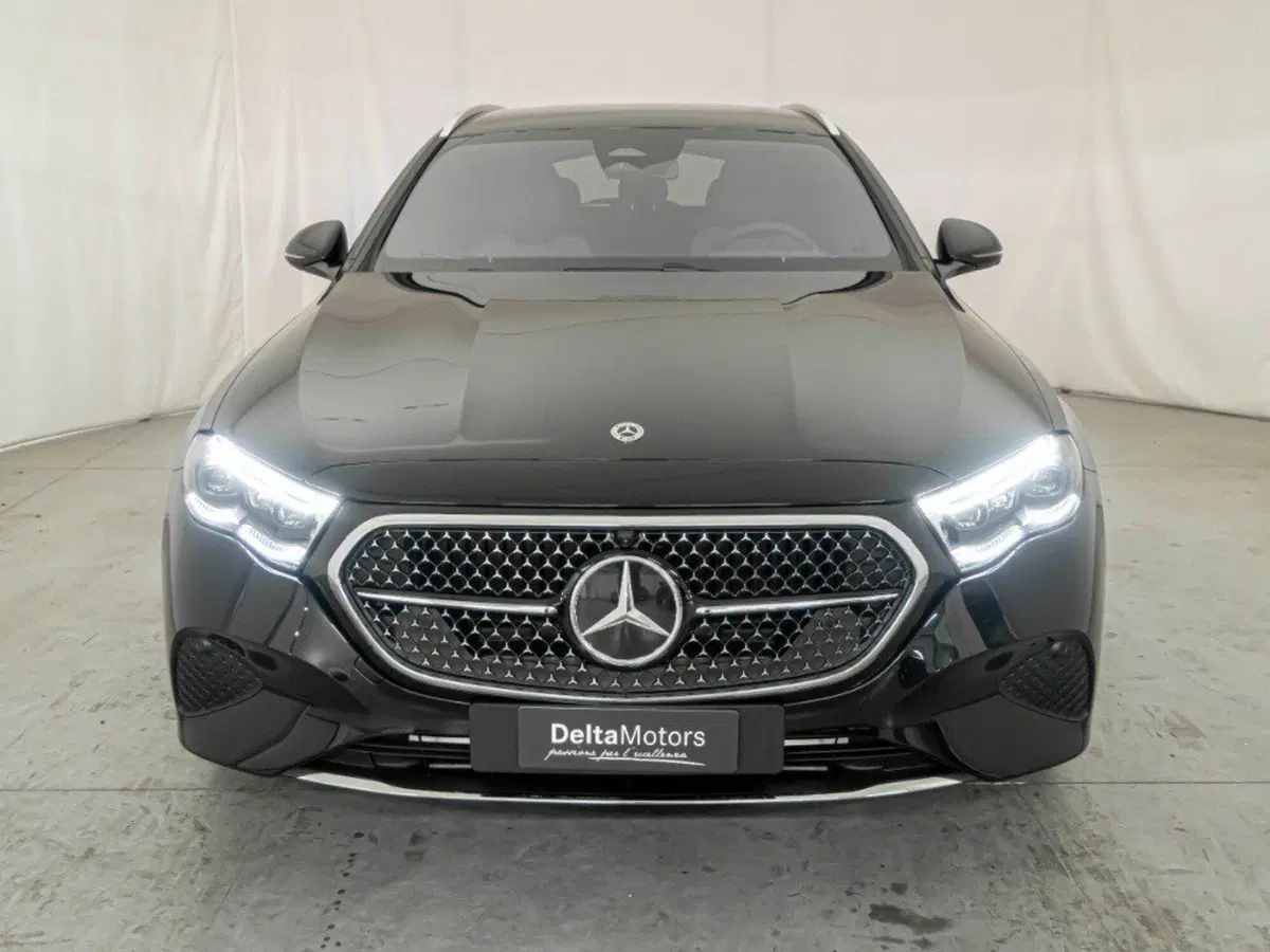 Mercedes-Benz Classe E Station Wagon nuova a Ancona (2)