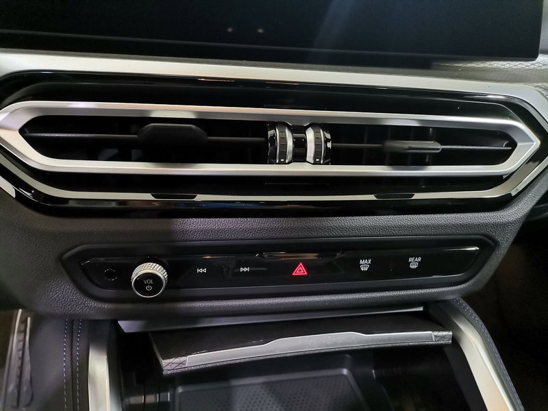 BMW i4 nuova a Salerno (15)