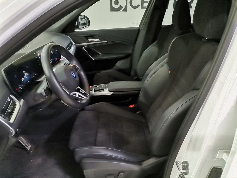 BMW iX1 usata a Salerno (9)