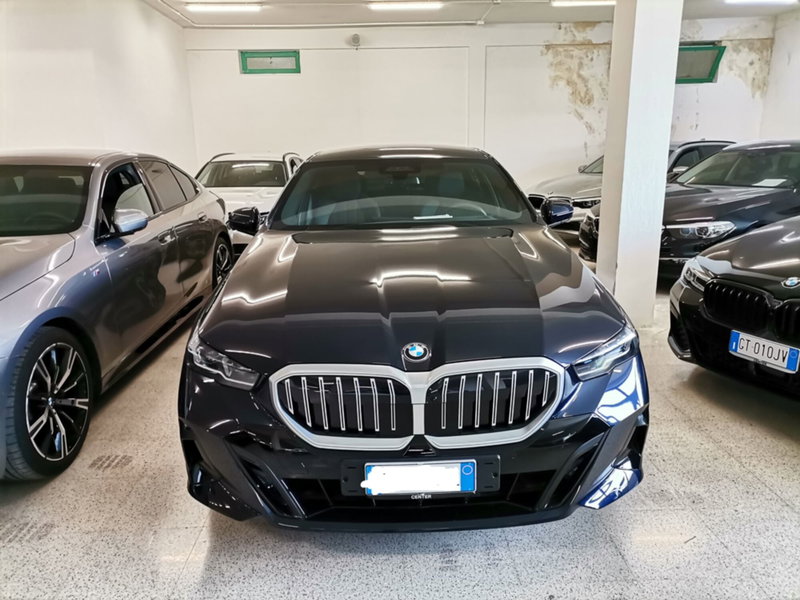 BMW Serie 5 nuova a Salerno (2)