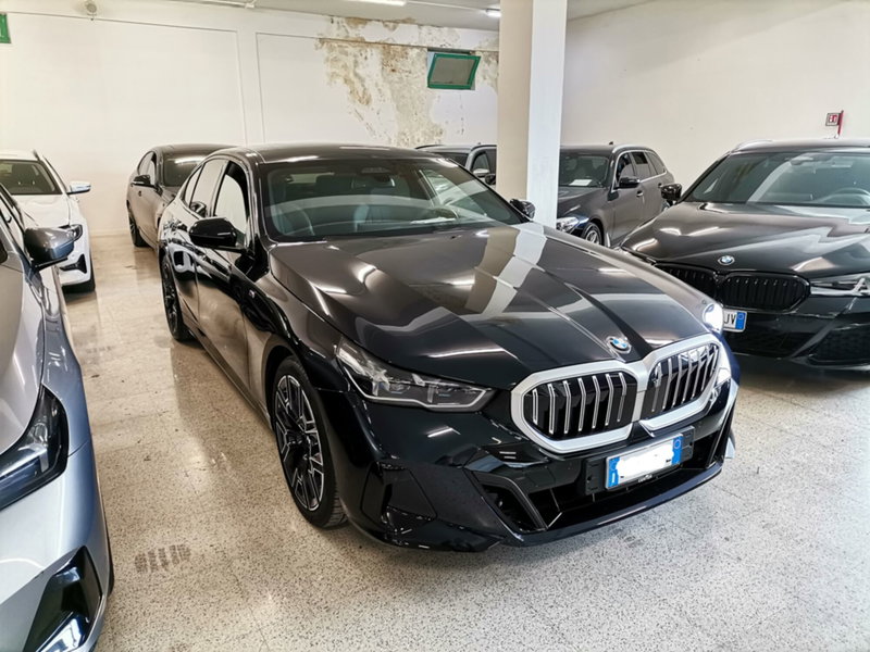 BMW Serie 5 nuova a Salerno (3)