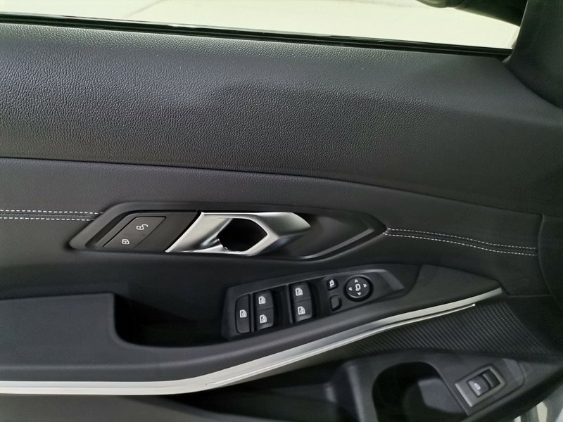 BMW Serie 3 Touring nuova a Salerno (17)