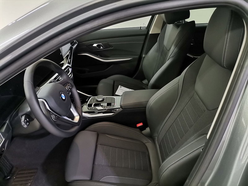 BMW Serie 3 Touring nuova a Salerno (9)