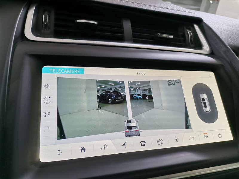 Jaguar E-Pace usata a Salerno (14)