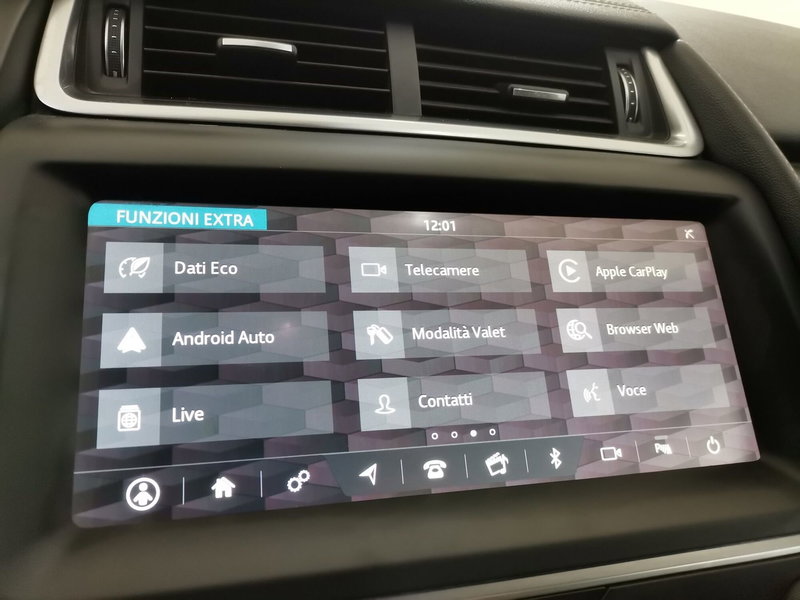 Jaguar E-Pace usata a Salerno (18)