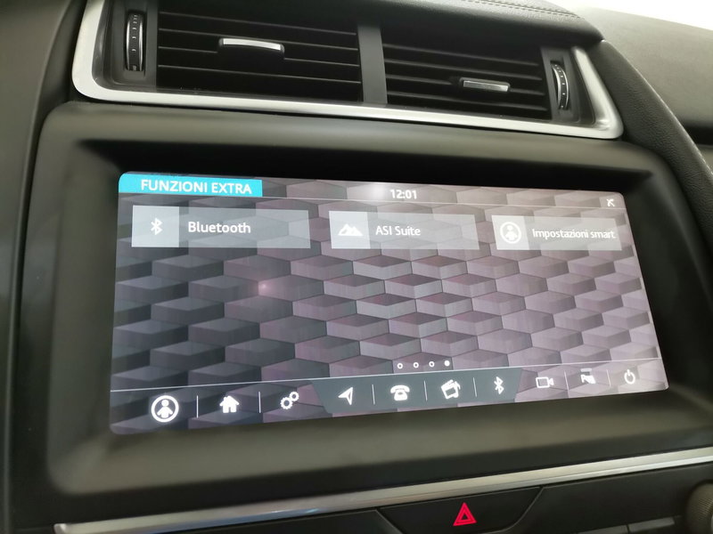 Jaguar E-Pace usata a Salerno (19)