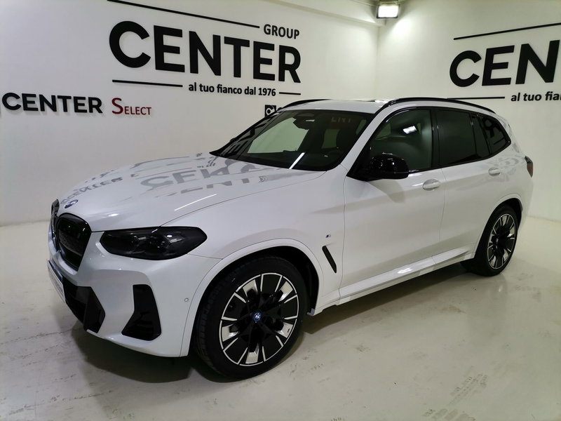 BMW iX3 nuova a Salerno