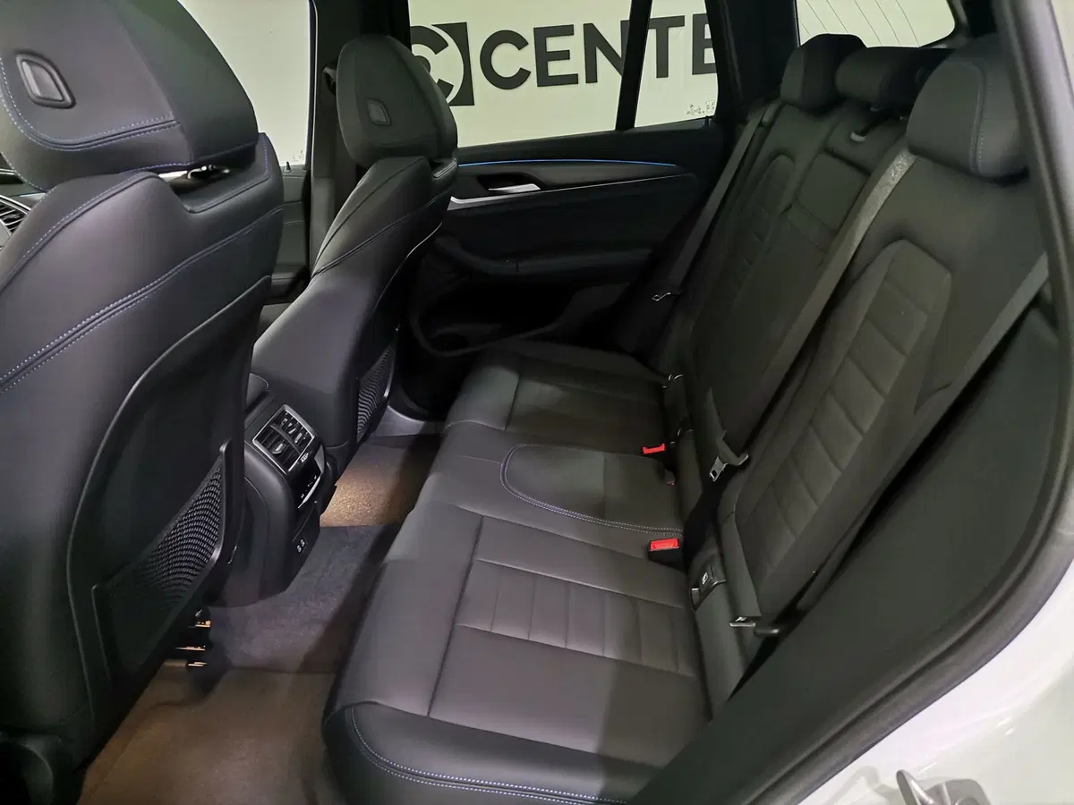 BMW iX3 nuova a Salerno (10)