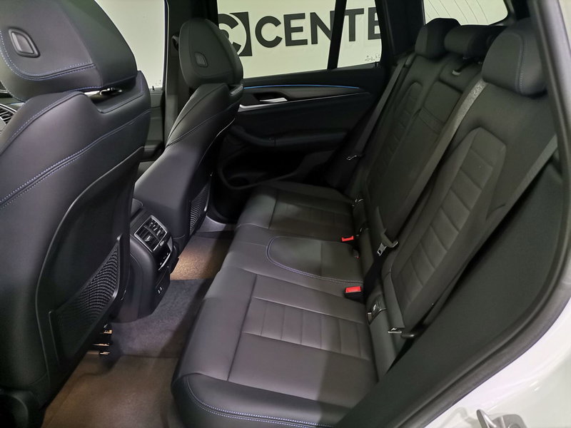 BMW iX3 nuova a Salerno (10)