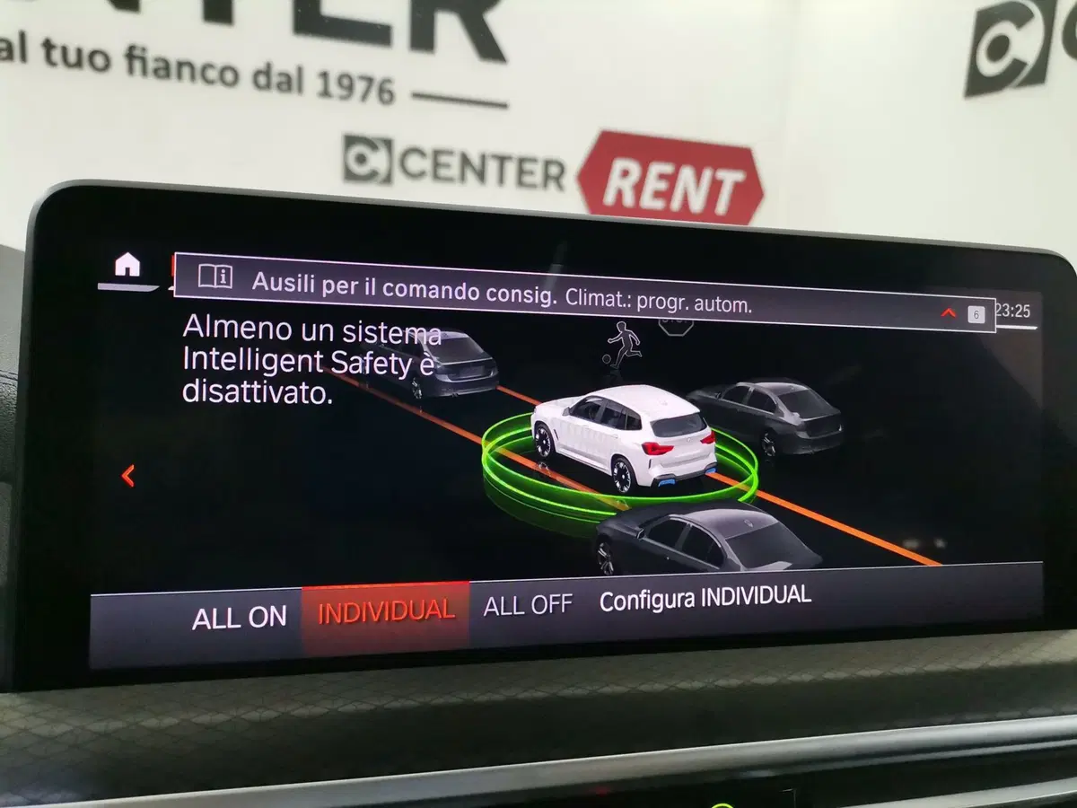 BMW iX3 nuova a Salerno (16)