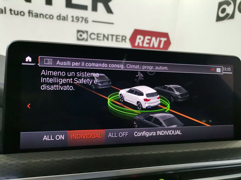 BMW iX3 nuova a Salerno (16)