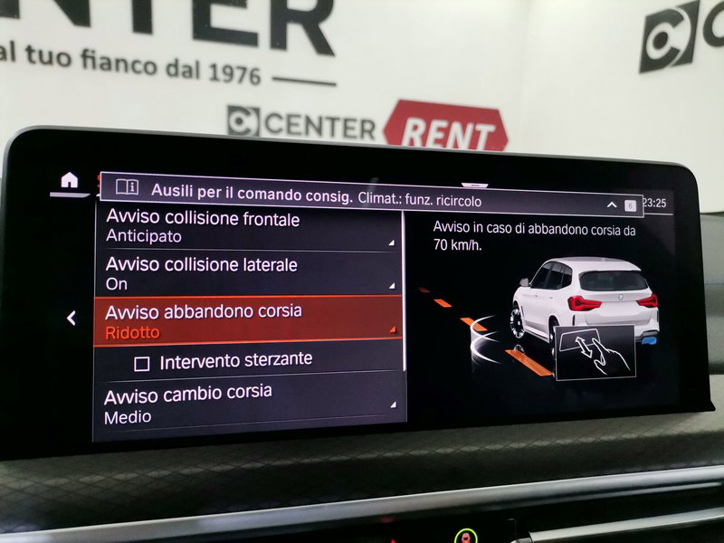 BMW iX3 nuova a Salerno (17)