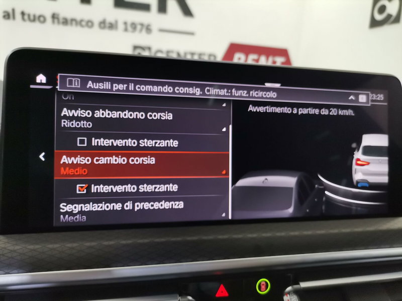 BMW iX3 nuova a Salerno (18)