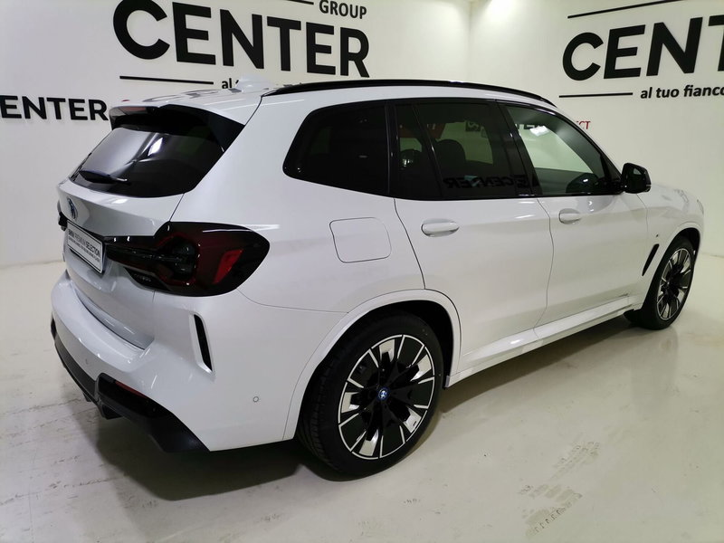 BMW iX3 nuova a Salerno (6)