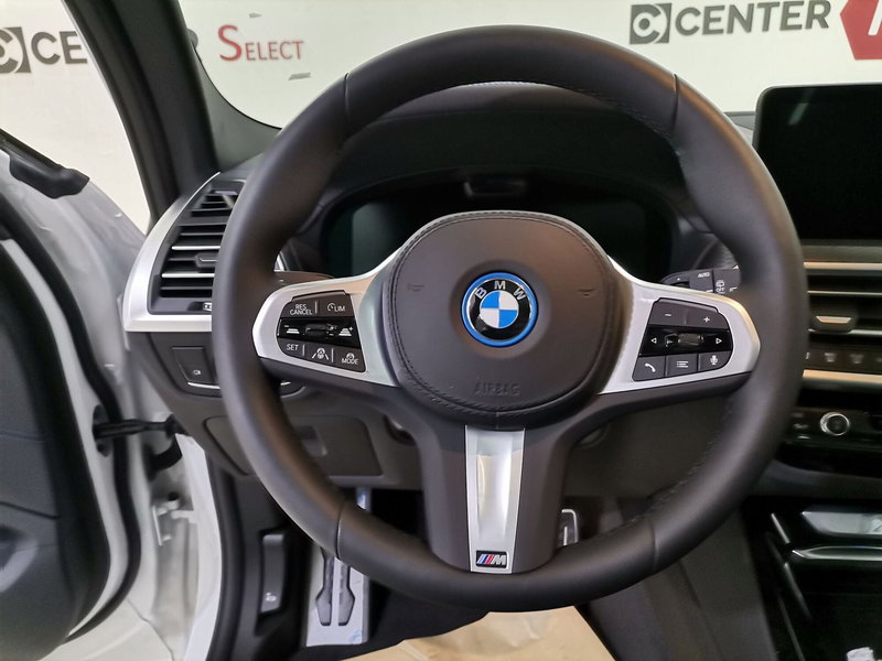 BMW iX3 nuova a Salerno (8)