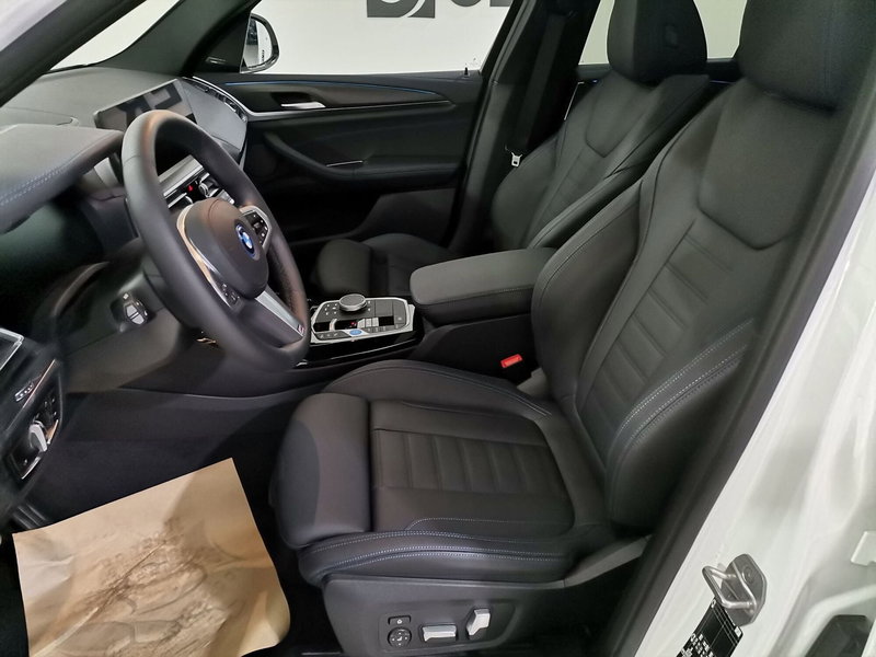 BMW iX3 nuova a Salerno (9)