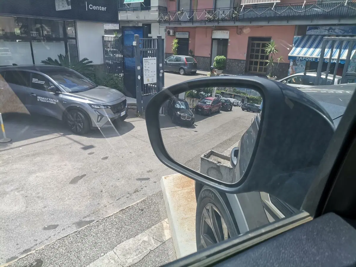 Renault Arkana nuova a Salerno (9)