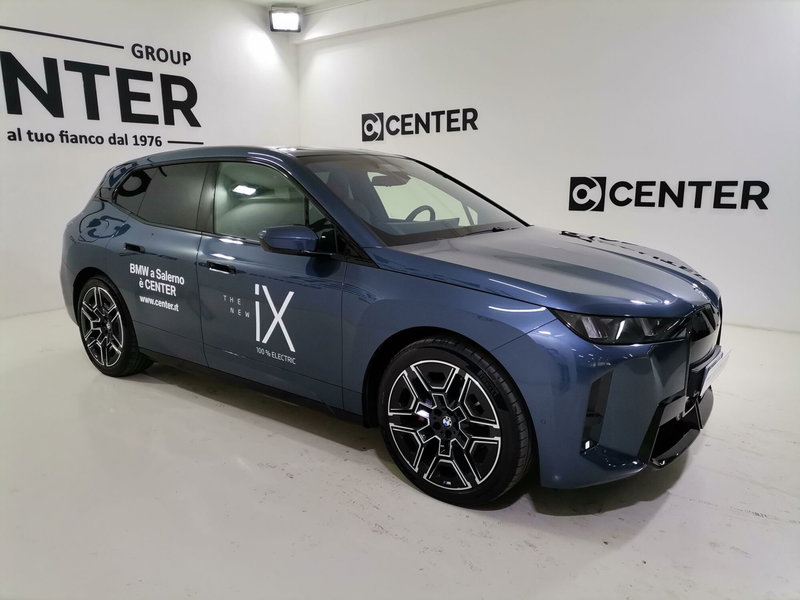 BMW iX usata a Salerno (3)