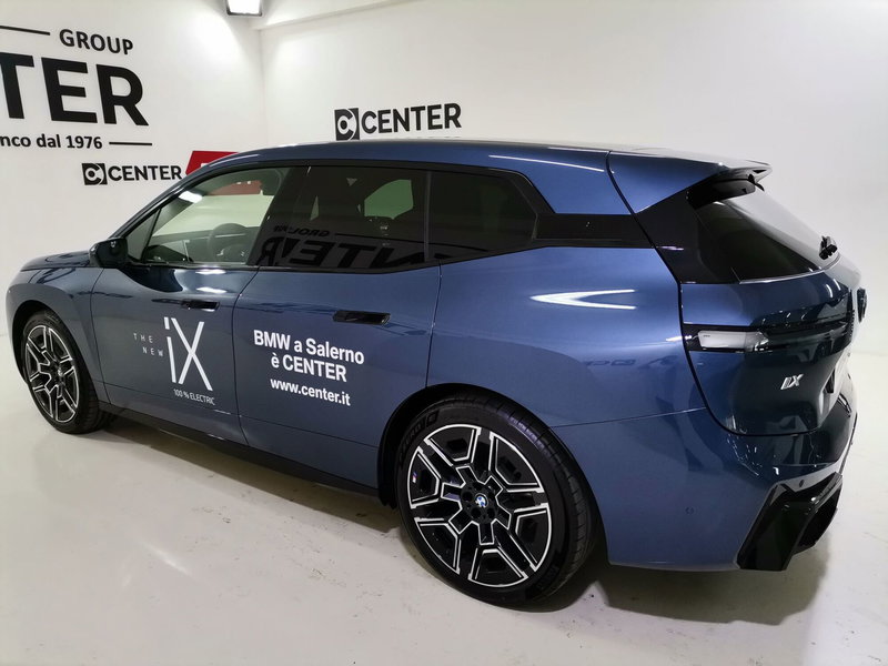 BMW iX usata a Salerno (4)