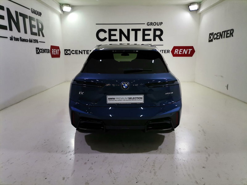 BMW iX usata a Salerno (5)