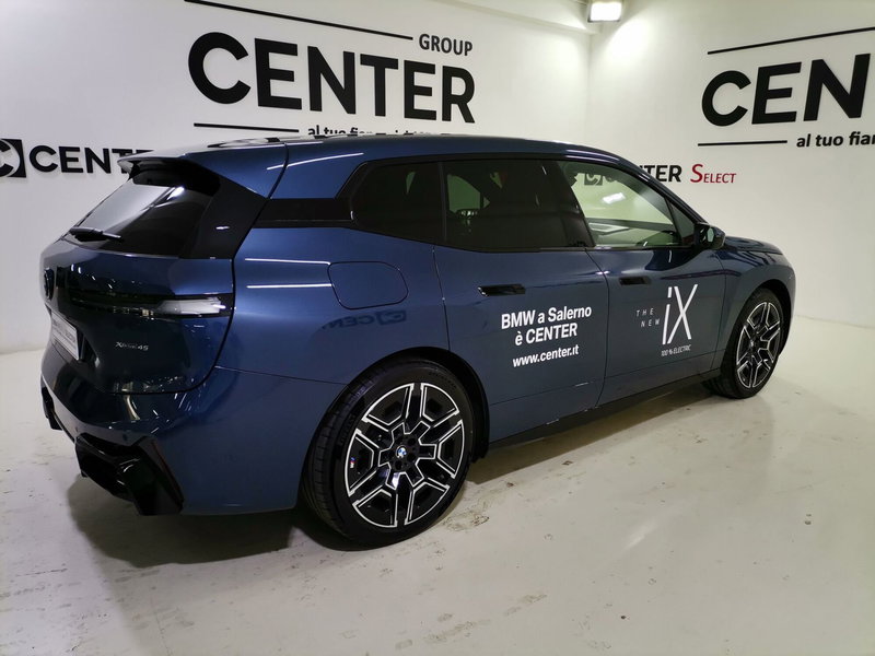 BMW iX usata a Salerno (6)